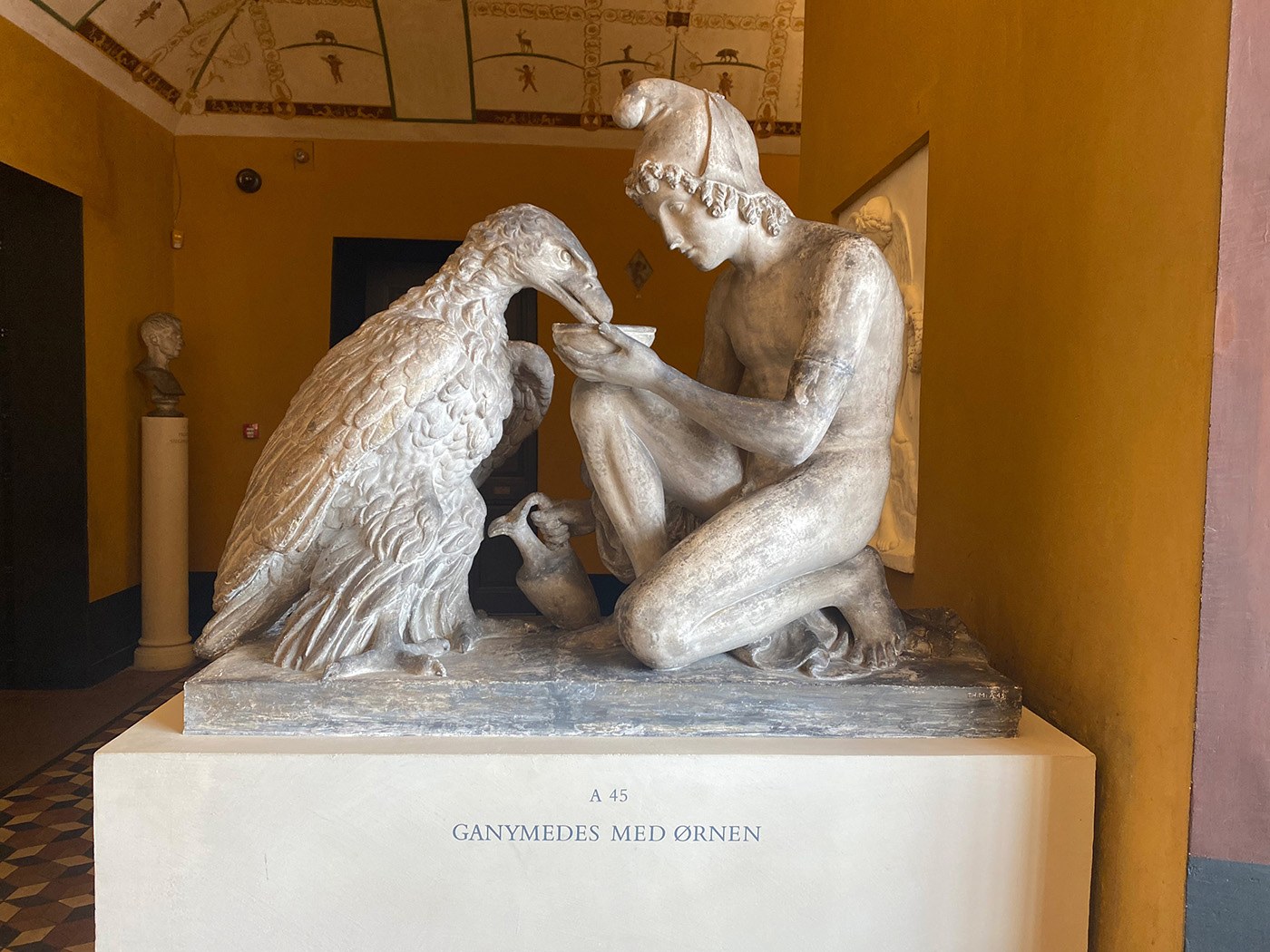Statue Ganymed mit Adler