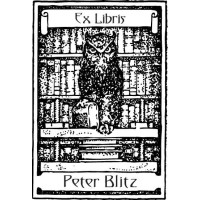 Ex Libris Eule vor Bücherregal