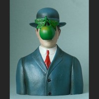 Skulptur nach Magritte der Sohn des Mannes Surrealismus