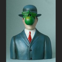 Skulptur nach Magritte der Sohn des Mannes Surrealismus